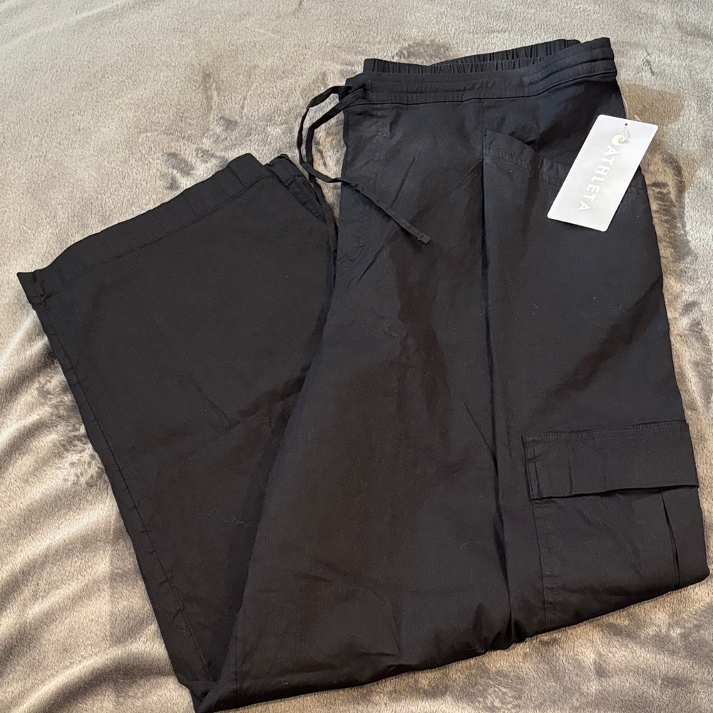 Athleta Paradise Straight Leg Cargo Pants in Black NWT
